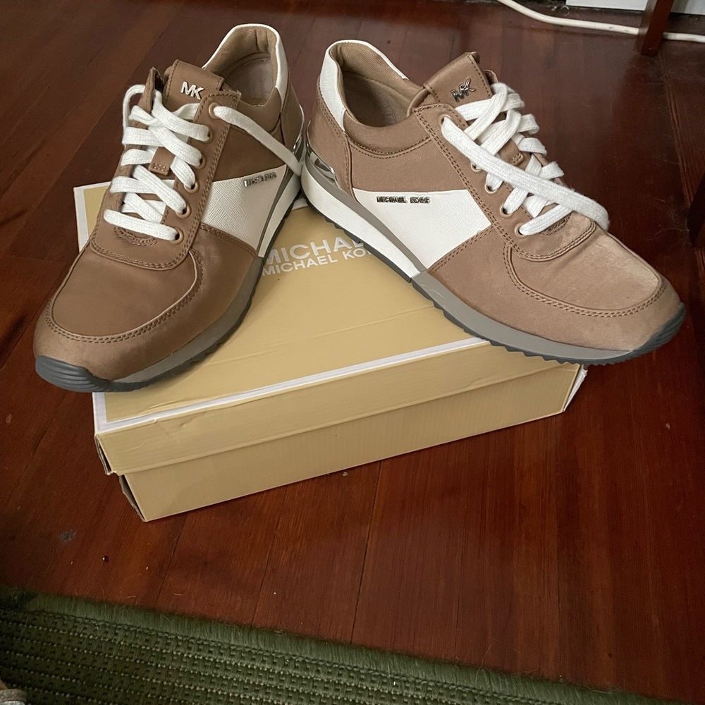 Michael Kors woman sneakers size 9 tan brown
